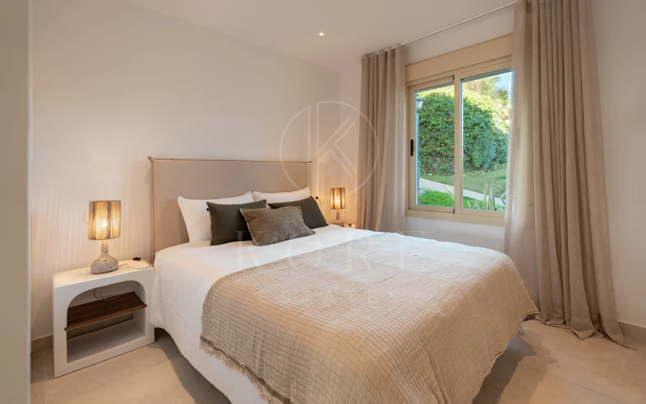 Renovated 3 Bedroom Apartment with sea & mountain views in Nueva Andalucía