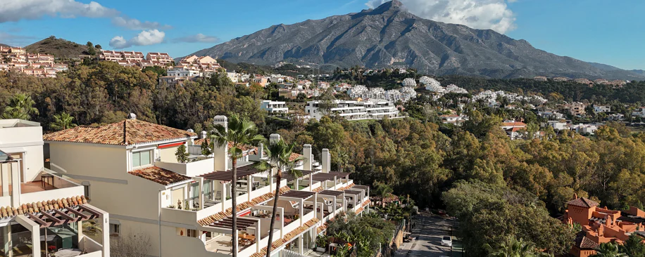 Renovated 3 Bedroom Apartment with sea & mountain views in Nueva Andalucía