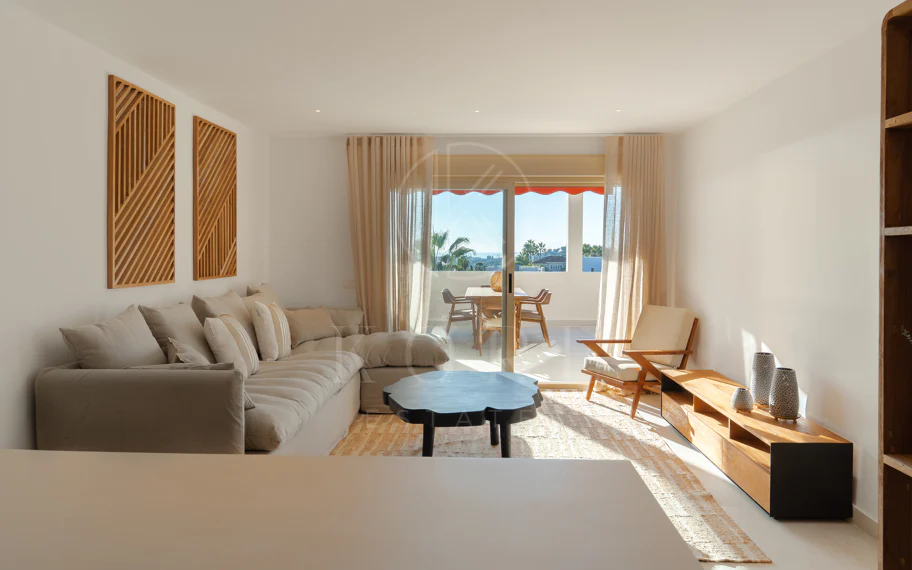 Renovated 3 Bedroom Apartment with sea & mountain views in Nueva Andalucía