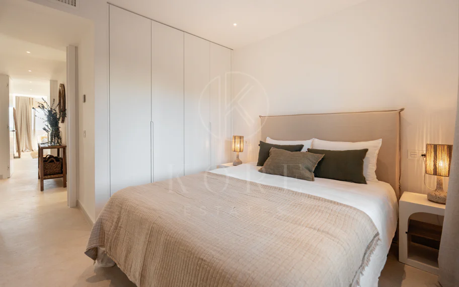 Renovated 3 Bedroom Apartment with sea & mountain views in Nueva Andalucía