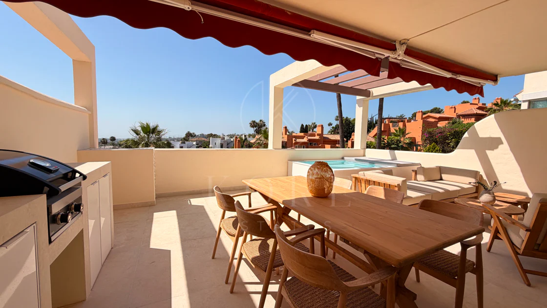 Renovated 3 Bedroom Apartment with sea & mountain views in Nueva Andalucía