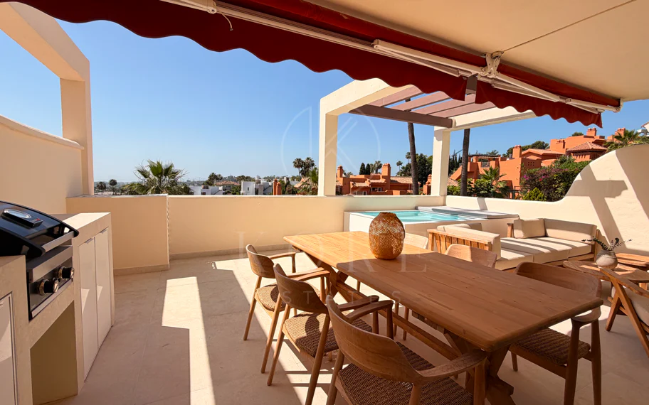 Renovated 3 Bedroom Apartment with sea & mountain views in Nueva Andalucía