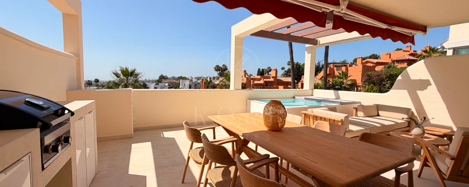 Renovated 3 Bedroom Apartment with sea & mountain views in Nueva Andalucía