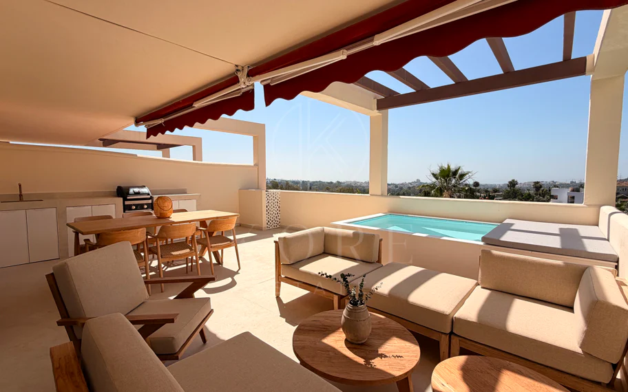 Renovated 3 Bedroom Apartment with sea & mountain views in Nueva Andalucía