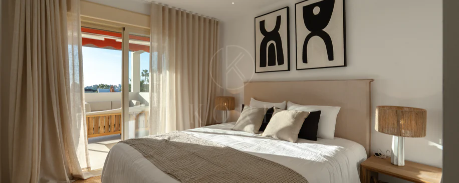 Renovated 3 Bedroom Apartment with sea & mountain views in Nueva Andalucía