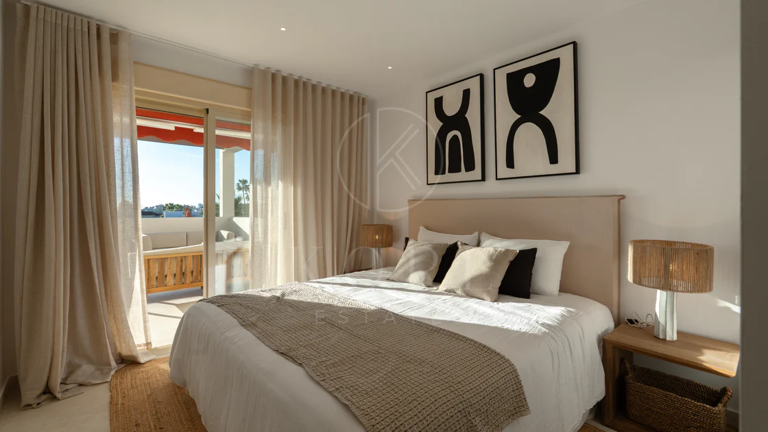 Renovated 3 Bedroom Apartment with sea & mountain views in Nueva Andalucía
