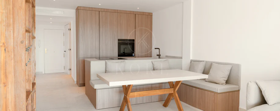 Renovated 3 Bedroom Apartment with sea & mountain views in Nueva Andalucía