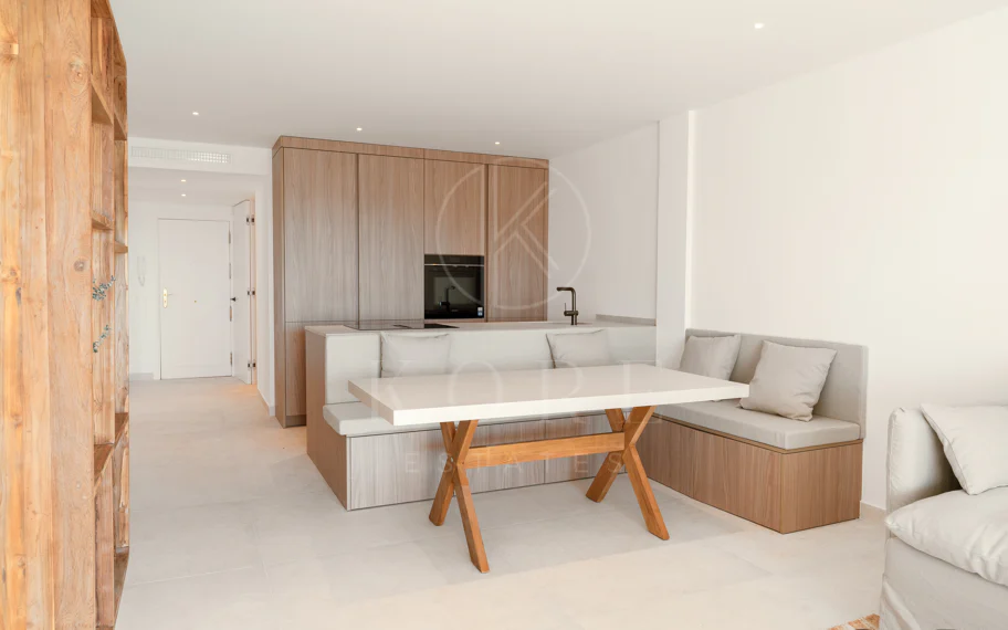 Renovated 3 Bedroom Apartment with sea & mountain views in Nueva Andalucía
