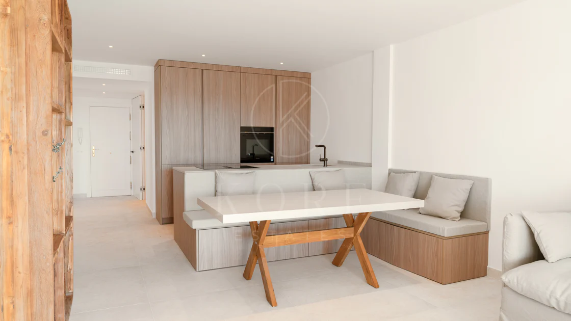 Renovated 3 Bedroom Apartment with sea & mountain views in Nueva Andalucía