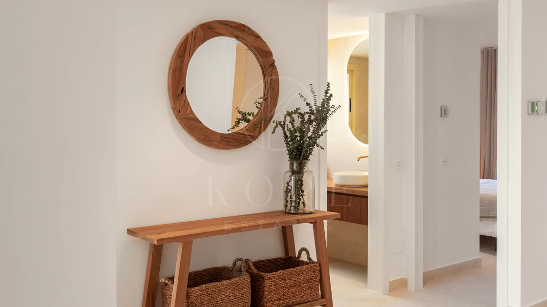 Renovated 3 Bedroom Apartment with sea & mountain views in Nueva Andalucía