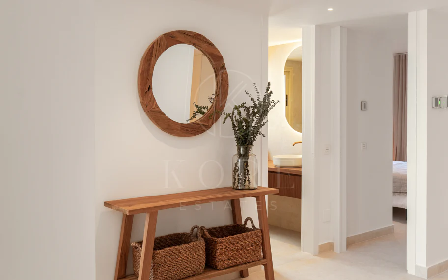 Renovated 3 Bedroom Apartment with sea & mountain views in Nueva Andalucía