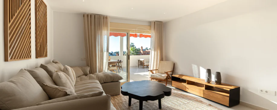 Renovated 3 Bedroom Apartment with sea & mountain views in Nueva Andalucía