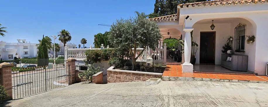 Villa for sale in Paraiso Barronal, Estepona East