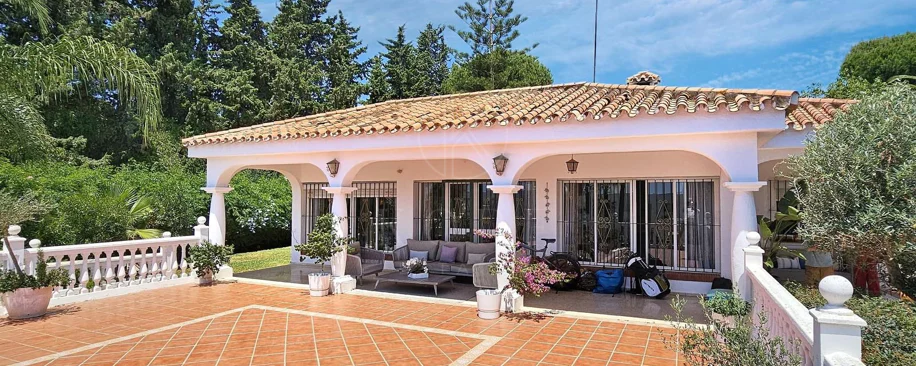 Villa for sale in Paraiso Barronal, Estepona East