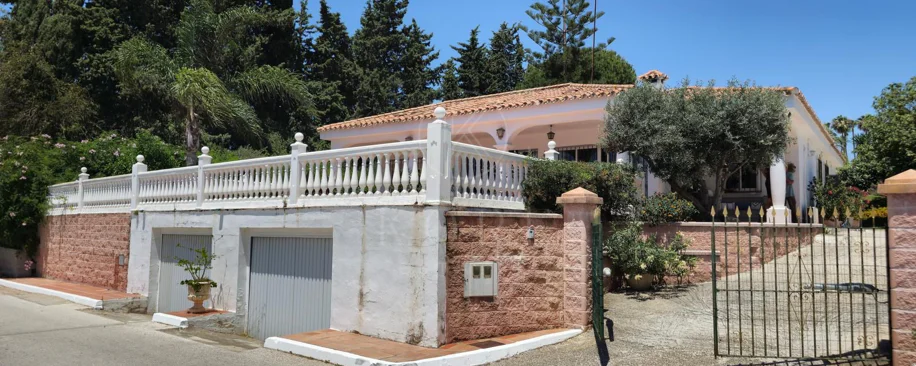 Villa for sale in Paraiso Barronal, Estepona East