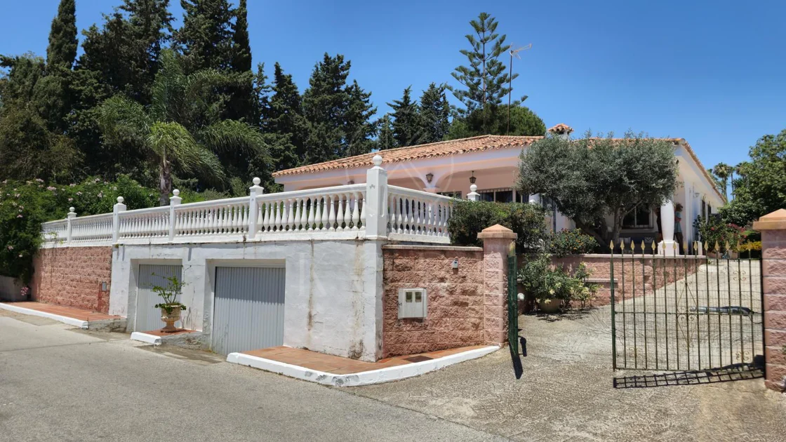 Villa for sale in Paraiso Barronal, Estepona East