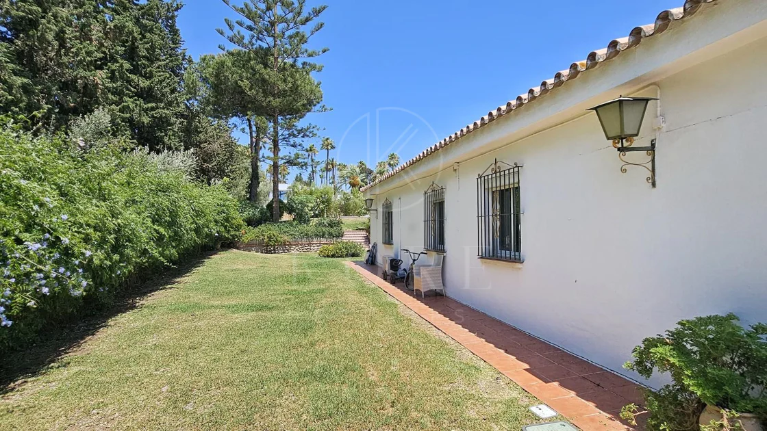 Villa for sale in Paraiso Barronal, Estepona East