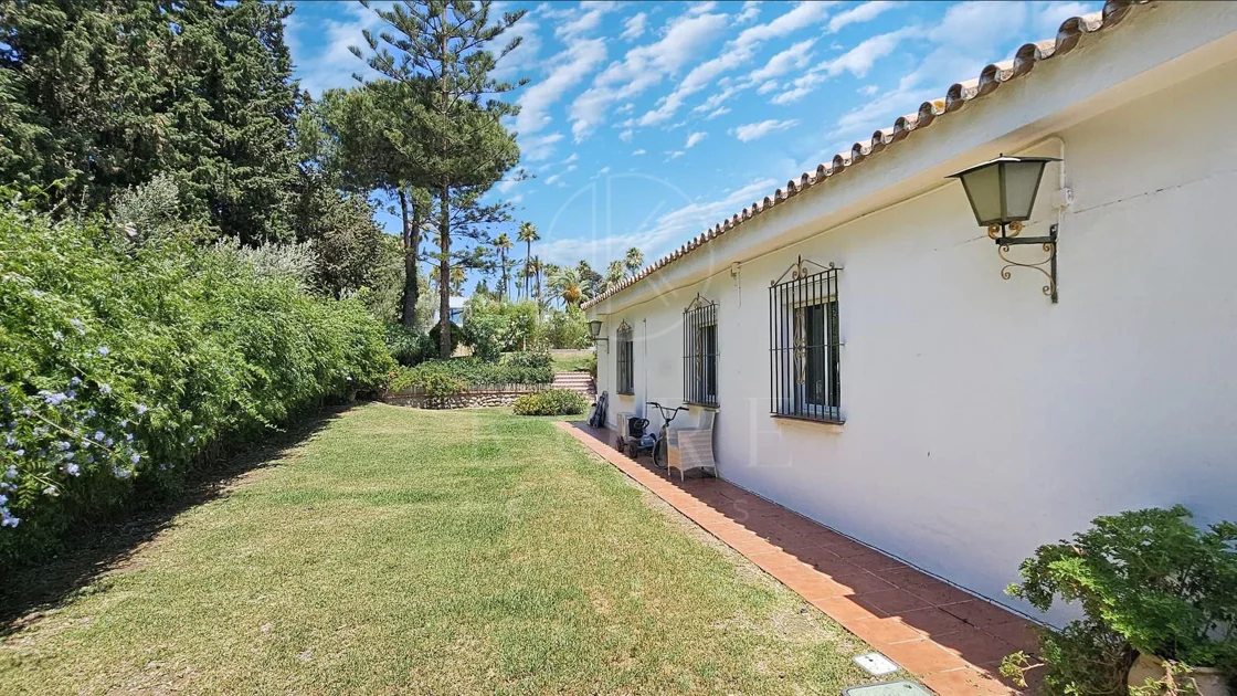 Villa for sale in Paraiso Barronal, Estepona East