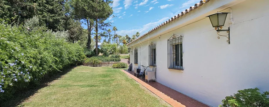 Villa for sale in Paraiso Barronal, Estepona East