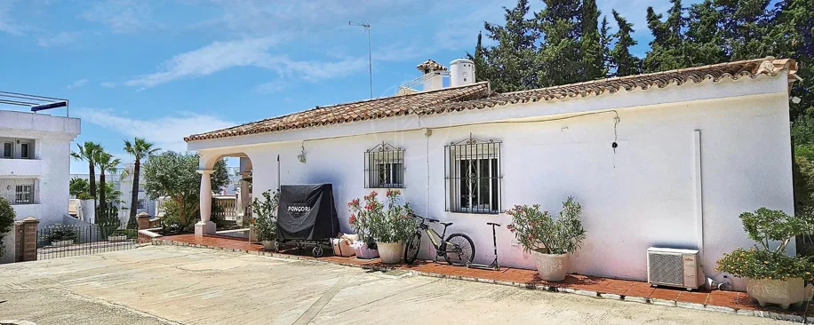 Villa for sale in Paraiso Barronal, Estepona East