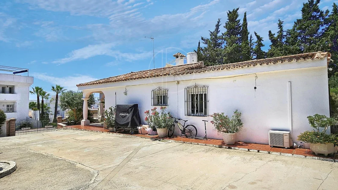 Villa for sale in Paraiso Barronal, Estepona East