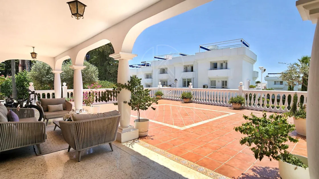 Villa for sale in Paraiso Barronal, Estepona East