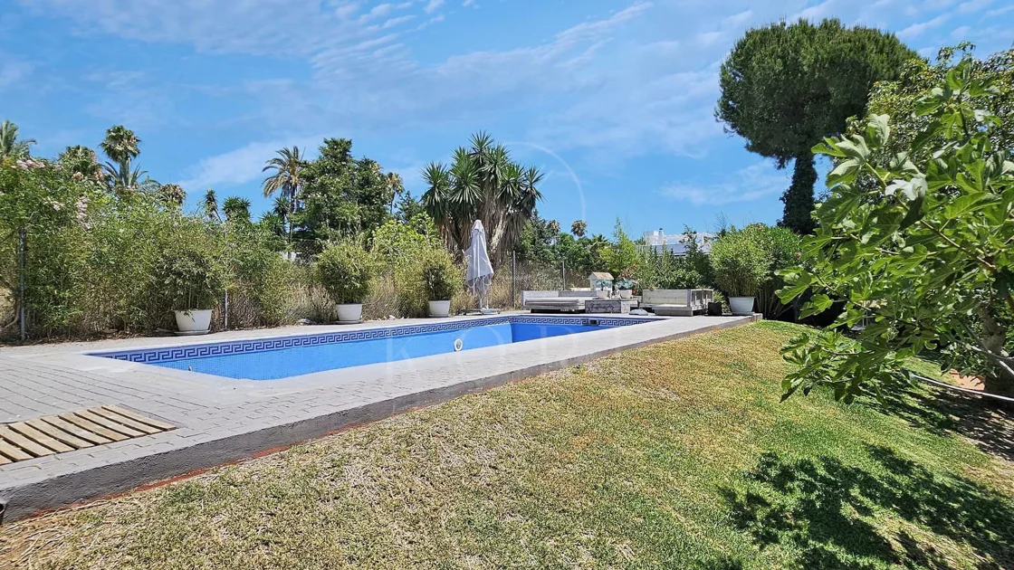 Villa for sale in Paraiso Barronal, Estepona East