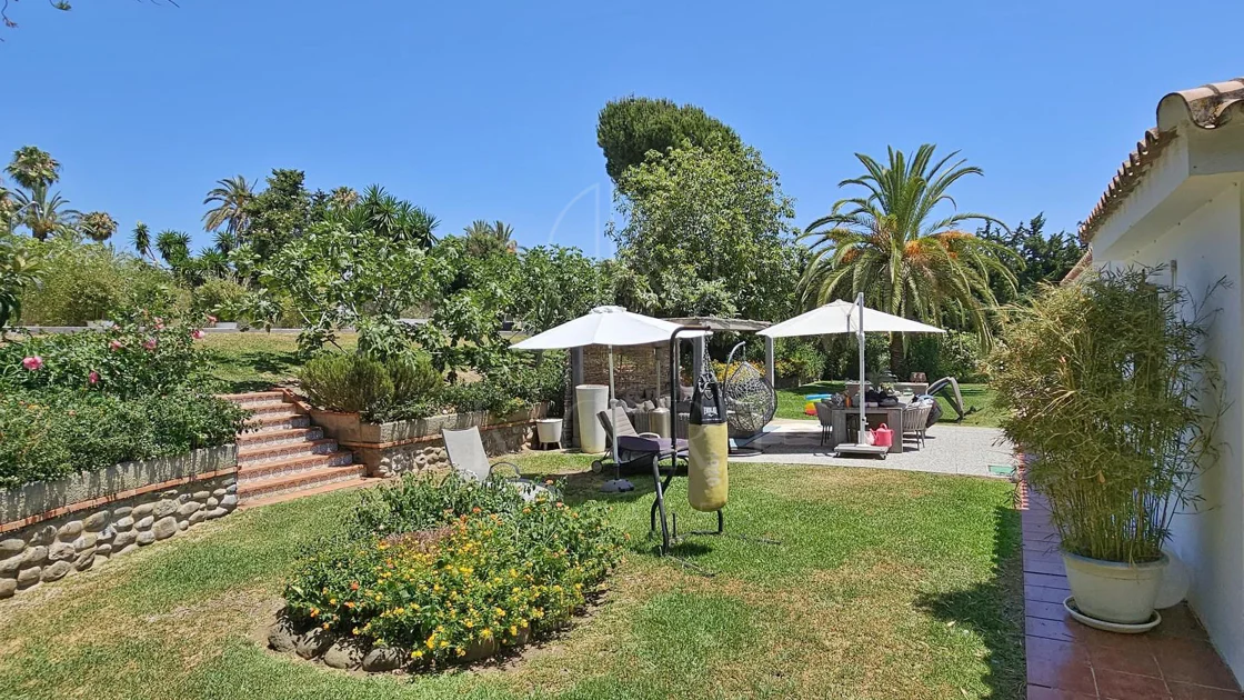 Villa for sale in Paraiso Barronal, Estepona East