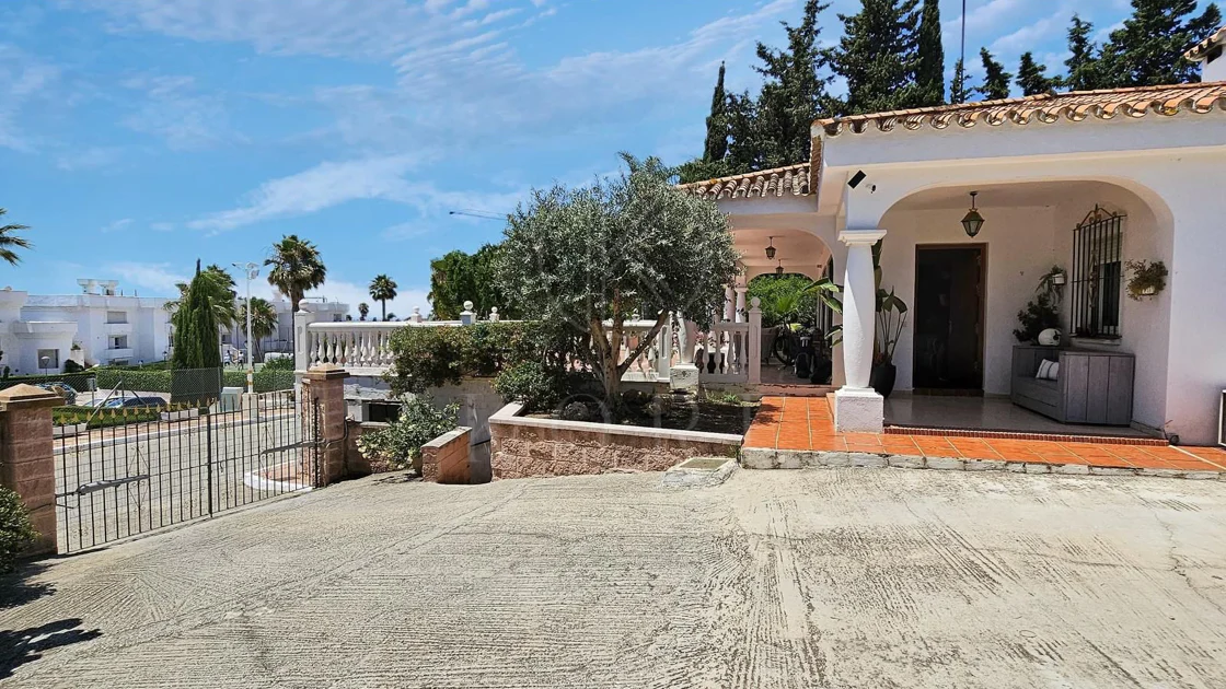 Villa for sale in Paraiso Barronal, Estepona East