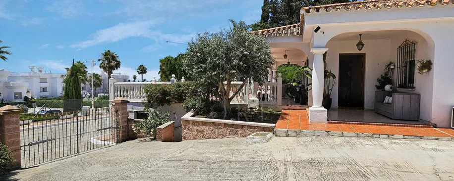Villa for sale in Paraiso Barronal, Estepona East