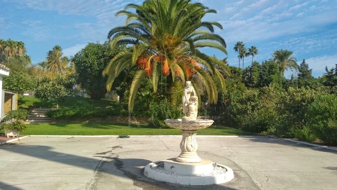 Villa for sale in Paraiso Barronal, Estepona East