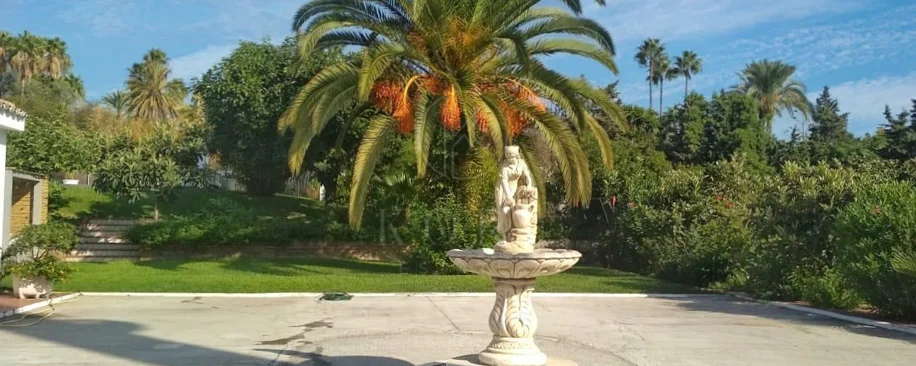 Villa for sale in Paraiso Barronal, Estepona East