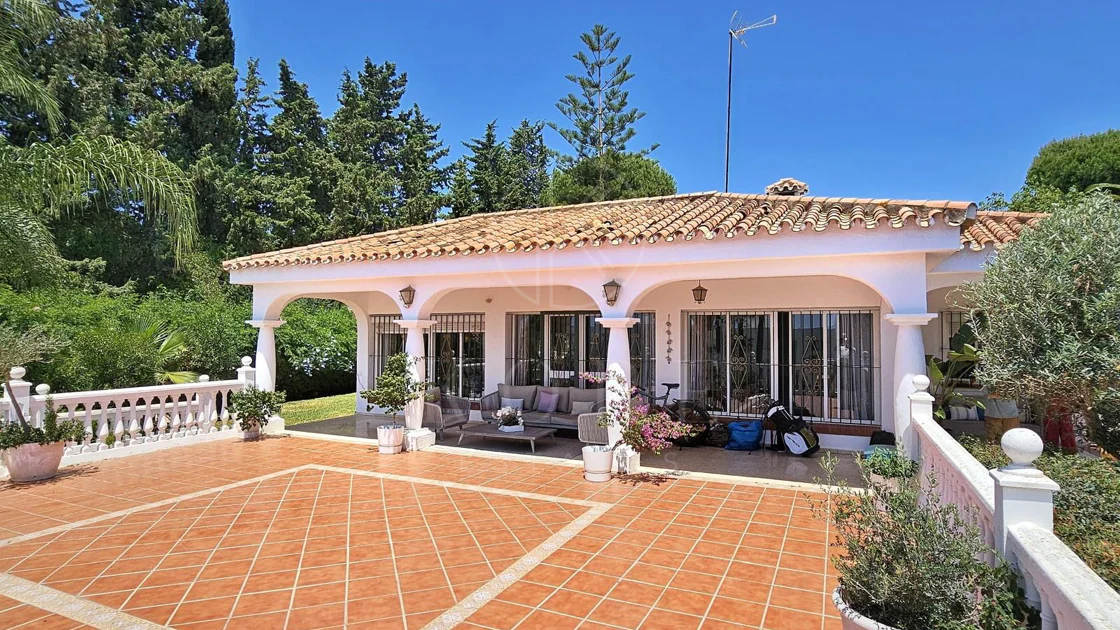 Villa for sale in Paraiso Barronal, Estepona East