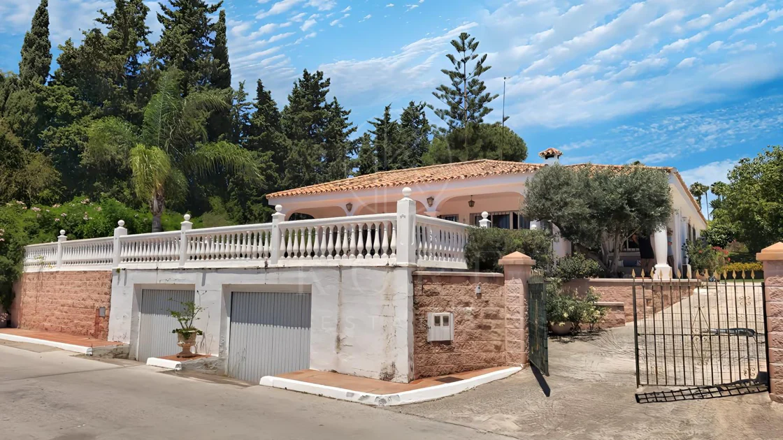 Villa for sale in Paraiso Barronal, Estepona East