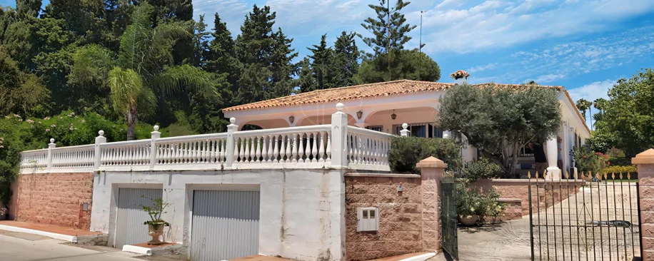 Villa for sale in Paraiso Barronal, Estepona East