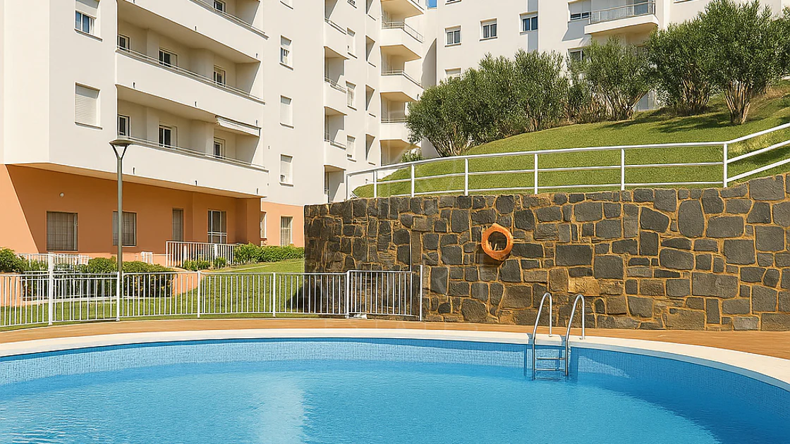 Fully Renovated and Furnished 3-Bedroom Apartment – Puerto de Estepona