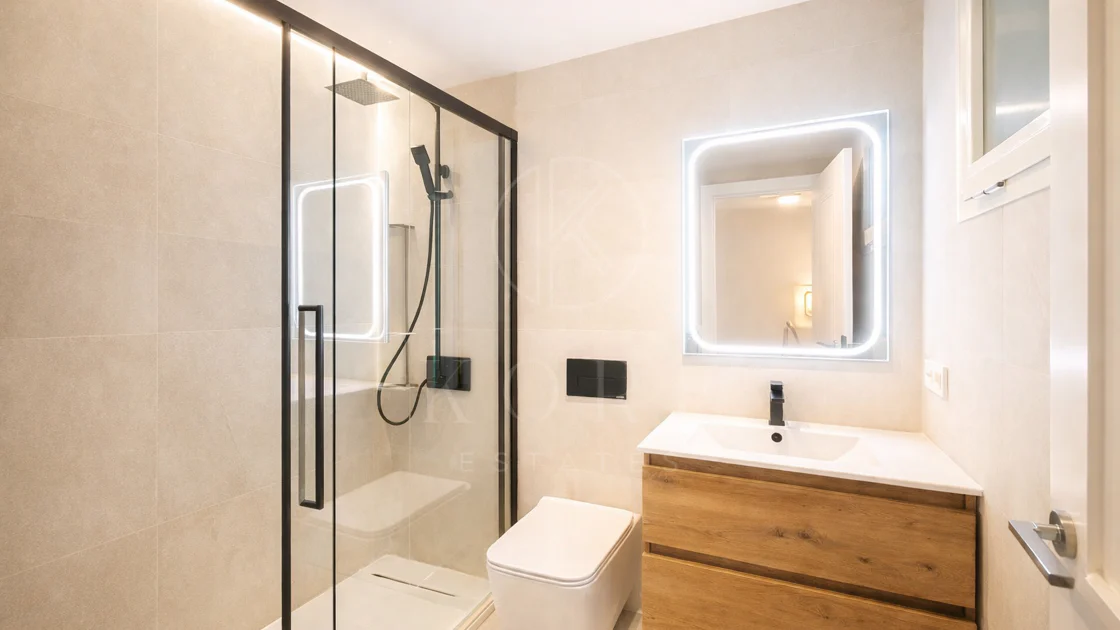 Fully Renovated and Furnished 3-Bedroom Apartment – Puerto de Estepona