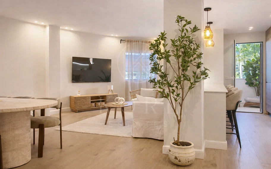 Fully Renovated and Furnished 3-Bedroom Apartment – Puerto de Estepona