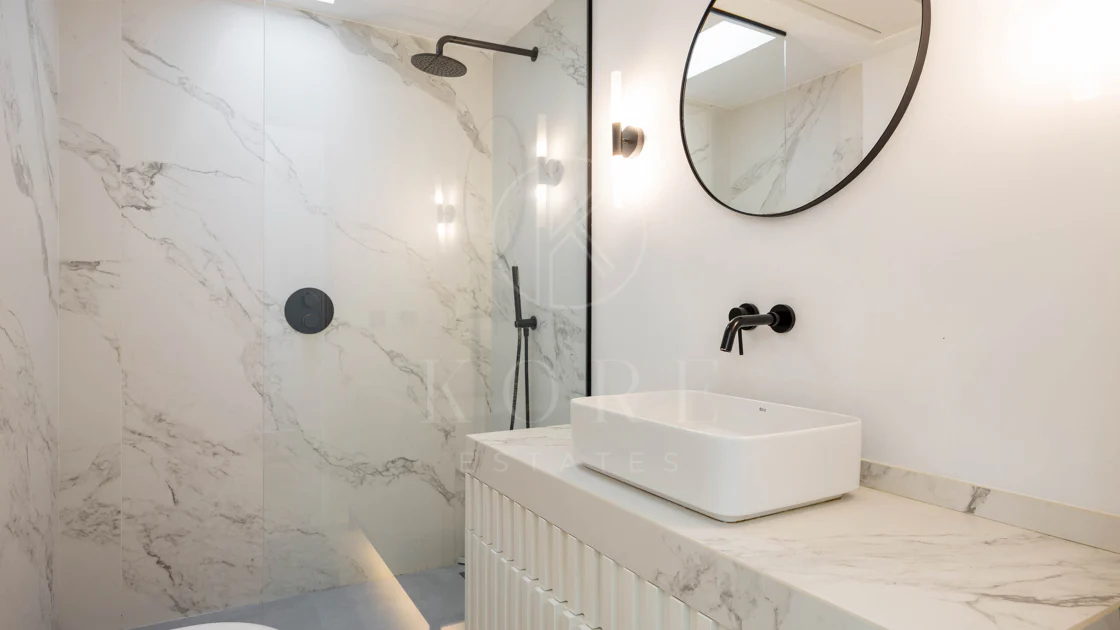 Beautifully Renovated Apartment with Stunning Views in Nueva Andalucía
