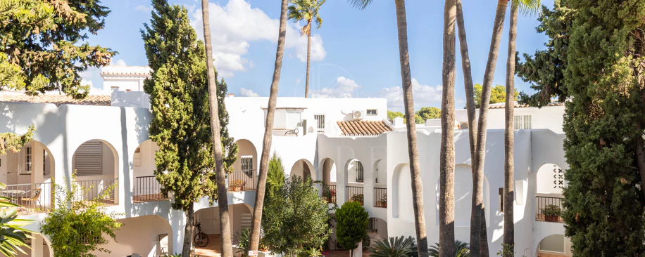 Beautifully Renovated Apartment with Stunning Views in Nueva Andalucía