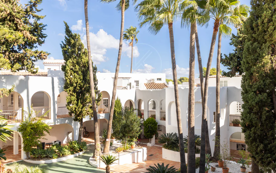 Beautifully Renovated Apartment with Stunning Views in Nueva Andalucía