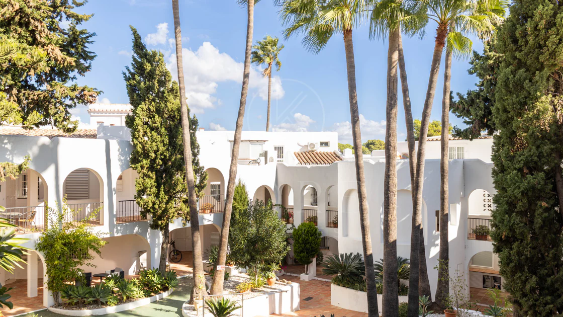 Beautifully Renovated Apartment with Stunning Views in Nueva Andalucía