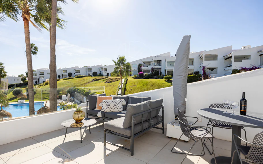 Beautifully Renovated Apartment with Stunning Views in Nueva Andalucía