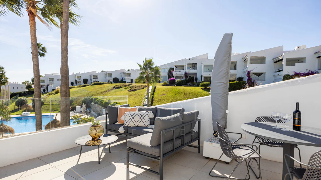 Beautifully Renovated Apartment with Stunning Views in Nueva Andalucía