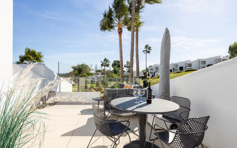 Beautifully Renovated Apartment with Stunning Views in Nueva Andalucía