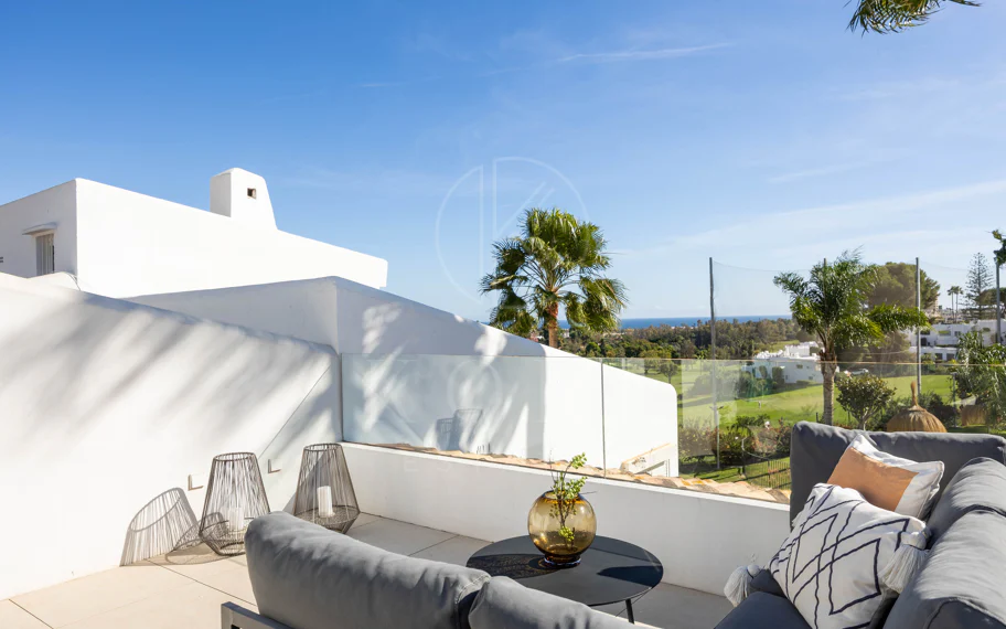 Beautifully Renovated Apartment with Stunning Views in Nueva Andalucía