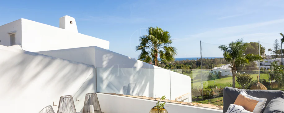 Beautifully Renovated Apartment with Stunning Views in Nueva Andalucía