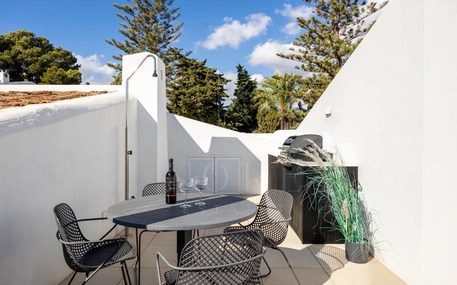 Beautifully Renovated Apartment with Stunning Views in Nueva Andalucía