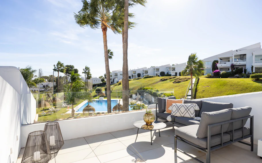 Beautifully Renovated Apartment with Stunning Views in Nueva Andalucía