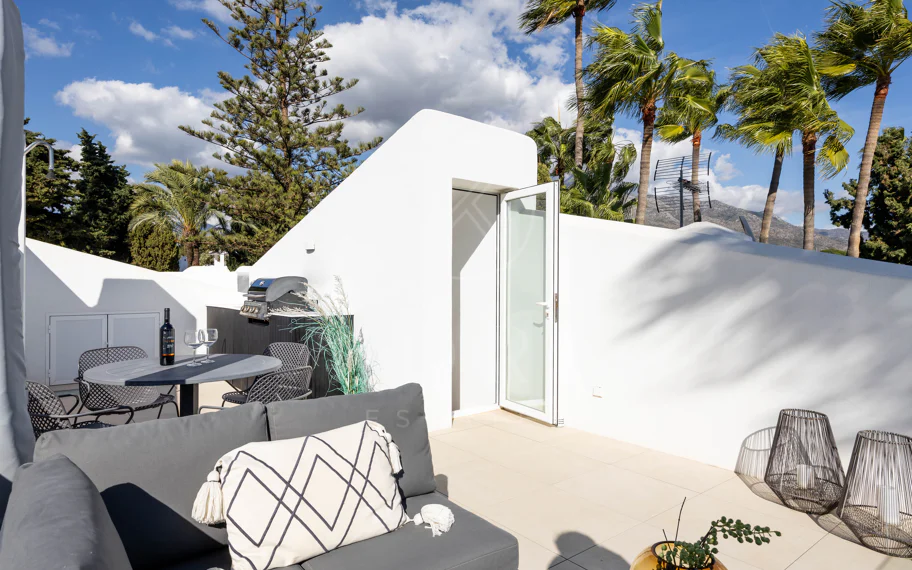 Beautifully Renovated Apartment with Stunning Views in Nueva Andalucía